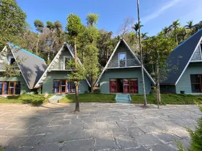 Falling Water Resort By Travent Mug - Image 3