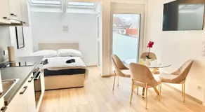 Luxury Rooftop Apartment with Free Parking - Image 2
