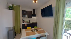 T2, 50m du lac, PISCINE, WIFI, jardin terrasse sans vis-à-vis, 1 à 4 pers - Image 5