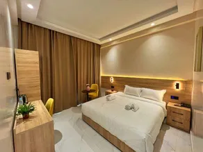 Oriental Hotel - Image 2