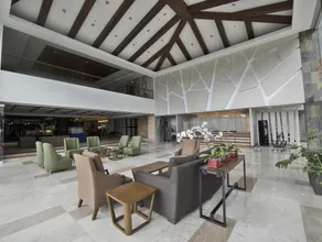 Newtown Plaza Hotel - Image 2