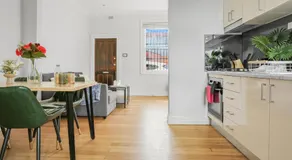 2-Bedroom House Woolloomooloo Good for 6 Guests - Image 3