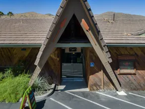 Caliente Tropics Hotel - Image 2