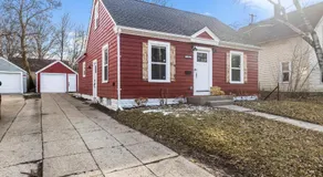 SUPERB 3 Bedroom Home with Game Room!!! Close to Downtown - Sleeps 6 - Image 3