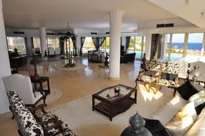 Amazing 4 Bedroom Villa - Image 2