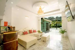 An An Diamond Hotel - Image 2
