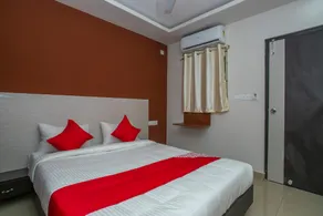 Hotel O Varcity Phi Premium Pavilion ,Above HDFC Bank ,Near Anjaneya Temple Madiwala, Hosur Main r - Image 2