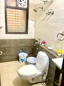 Cozy service apartment with great connectivity - Image 4