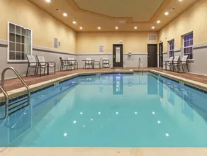 Comfort Inn & Suites - Image 5