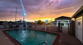 Executive Inn & Suites West Columbia - Image 2