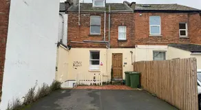 Central Cheltenham, Self Contained Flat, Sleeps 4, Private basement flat with full kitchen, ideal for shopping, races, festivals or short city breaks, Free Parking available by reservation only, limited spaces - Image 2