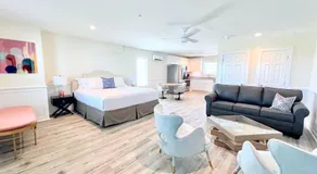 301 King Suite, 3rd Floor Barefoot - Image 2