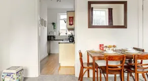 Camden 3-Bed Sleeps 6 1 Min to Tube & Parking - Image 2