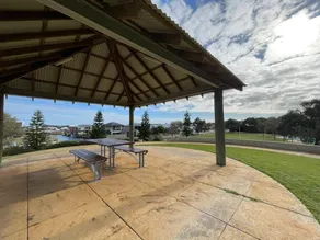 Wannanup Retreat - Spacious Home - Sleeps Up to 8 - Pet Friendly - Image 4