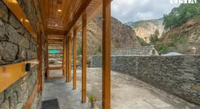 Wisteria Whispers by StayVista - 4BHK River & Mountain-View Tirthan Valley - Image 4