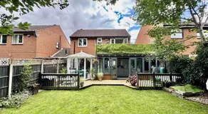 3 bedroom stylish house - Quiet & Central with free parking - Image 4