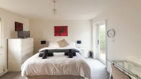 2-Bed Wallington, Sleeps 6, Parking, Near LGW - Image 2