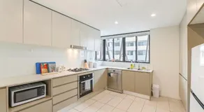 温馨舒适3房公寓 1分钟火车站 20分钟到市中心 楼下大型超市woolworth - Image 3
