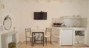 Anemelia Hotel Adamas - Image 4