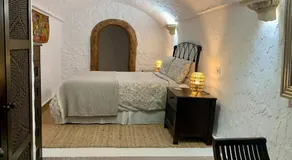 Cueva Romana, Solo Adultos, Apto para Nudistas - Image 2