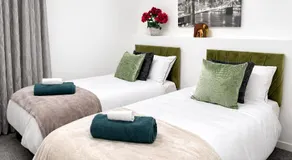 Barnsley Stay l Sleeps 6 l Parking & Fast WIFI - Image 5