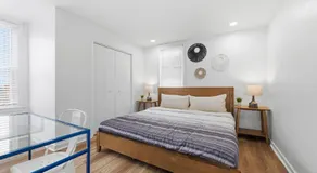 Dormont, Pittsburgh !A Spacious and Modern Private Bedroom with Shared Bathroom - Image 2