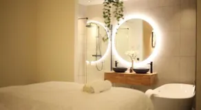 Luxury Harbour Suite With Free Parking - Image 2