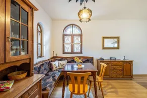 Lovely 5-bed Authentic House in the Arbanasi - Image 2