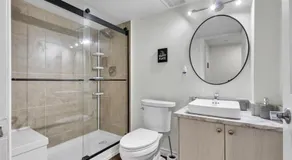 Modern 1 Bedroom + Den in Cambridge - Image 2