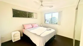 Calm Hideaway - Townhouse with Pool Access & Garage - Image 2