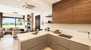 Emerald Seafront Residence - Image 4
