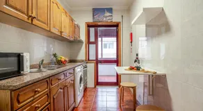 Host Wise - Rustic Bright Flat - City Centre - Image 4