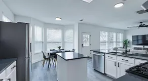 Newly Renovated Luxury 5BR Spacious, Stylish, Family-Ready - Image 2
