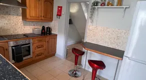 CONTRACTORS OR FAMILY HOUSE - M1 Nottingham - IKEA RETAIL PARK - CATKIN DRIVE - 2 Bed Home with Driveway, private garden, sleeps 4 - TV'S in all rooms - Image 5