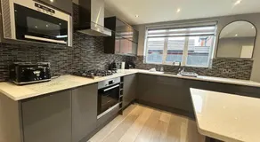 Dalton House - Private Parking - Image 5