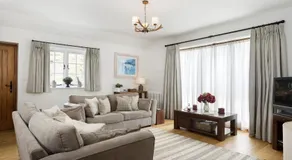 Grooms Cottage - Image 2