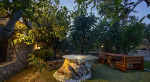 Green View Studios & Apartments - Image 3