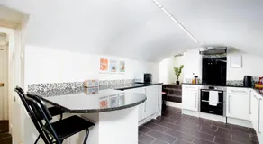 Beautiful 2 Bedroom 3 actual beds House with WiFi by PureStay - Image 4