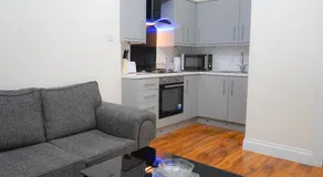 Glasgow - 2 Bedroom Apartment - Image 3