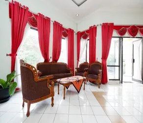 Hotel BIP Tawangmangu - Image 2