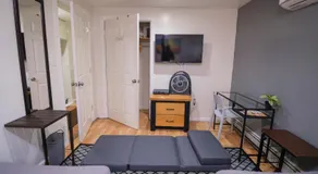 Elegant 2 Bedroom Suite w Modern Amenities - Image 2
