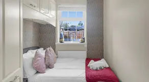 Contractor House - Heathrow & M25, Parking, Wi-Fi - Image 4