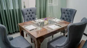 Royal Bliss - Image 5