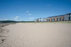 Beach View - 2 Bedroom Apartment - Llanelli - Image 5