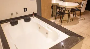 Luna's Motel - Image 4