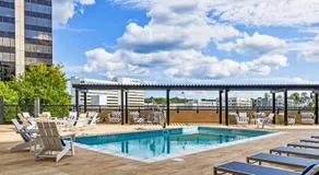 Luxury Apt Downtown - Image 3