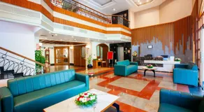 Holiday Hotel - Image 2