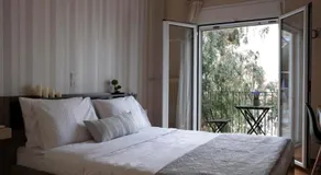COZY APT NEXT TO METRO AND CLOSE TO ACROPOLIS! - Image 2