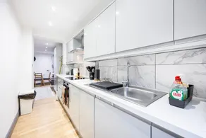 Hammersmith 3BR Home Heathrow Direct Sleeps 8 - Image 3