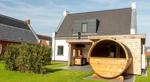 Maison avec jardin, terrasse et piscine chauffée - Image 5